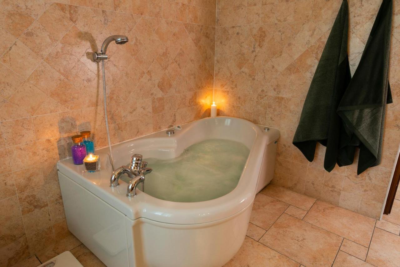 Villa Mara - Aosta - 200 Mq - Wifi - Jacuzzi - Parcheggio - Giardino Exterior foto